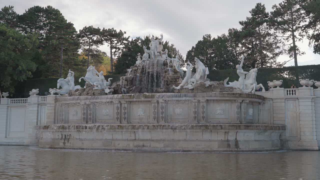 Fontaine de Neptune au château de Schönbrunn