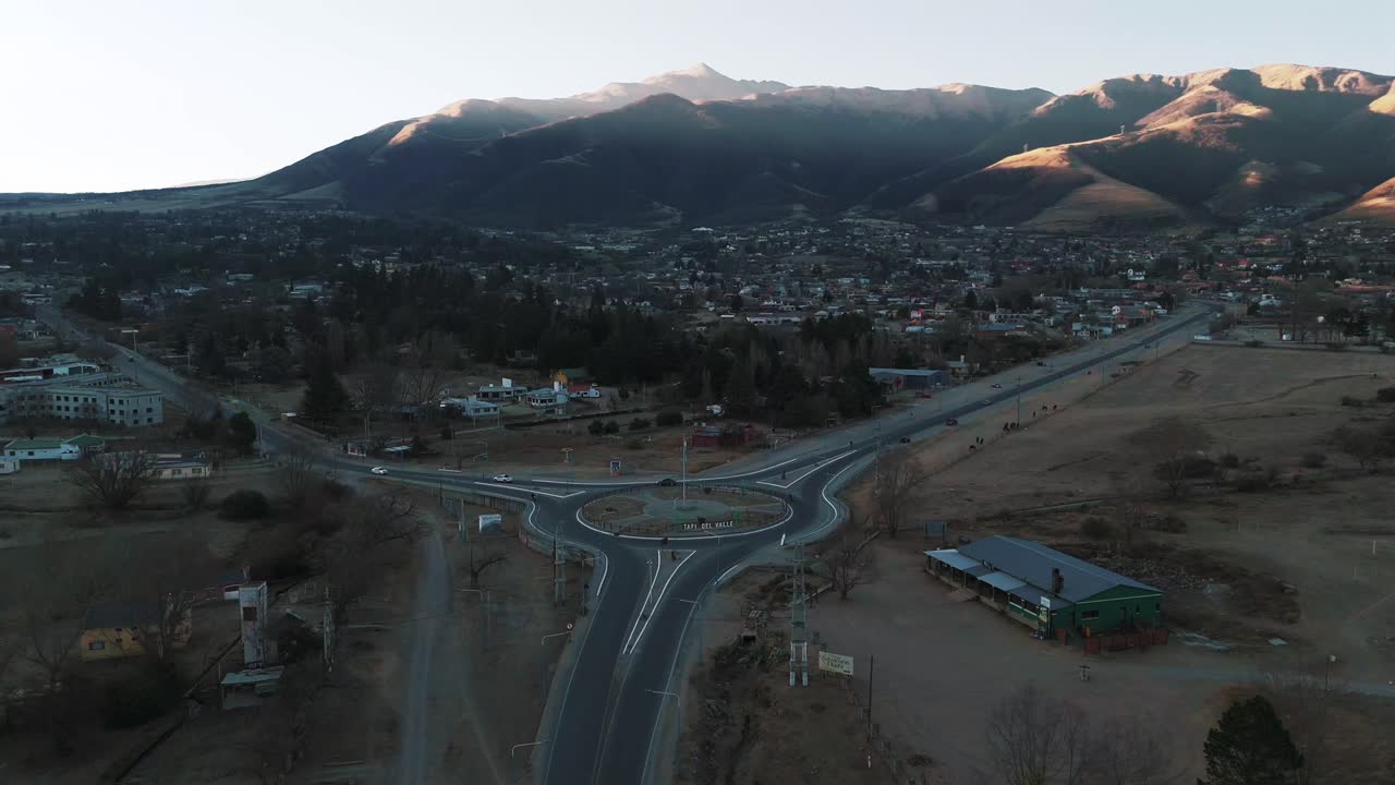 아르헨티나 투쿠만 지방 북서부에 있는 타피 델 발레 시의 거리