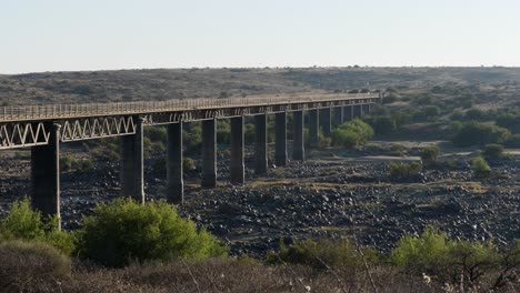 captura de establecimiento: histórico viejo puente de vagones sobre el río orange, rsa