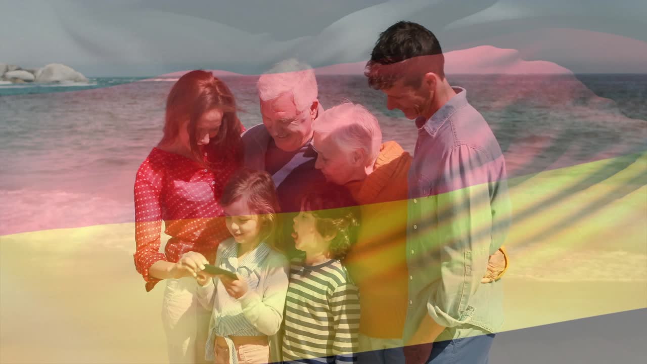 Donna che allunga il telefono scattando un selfie di famiglia, condividendo un momento in spiaggia, mostrando i bambini, con un overlay che appare.