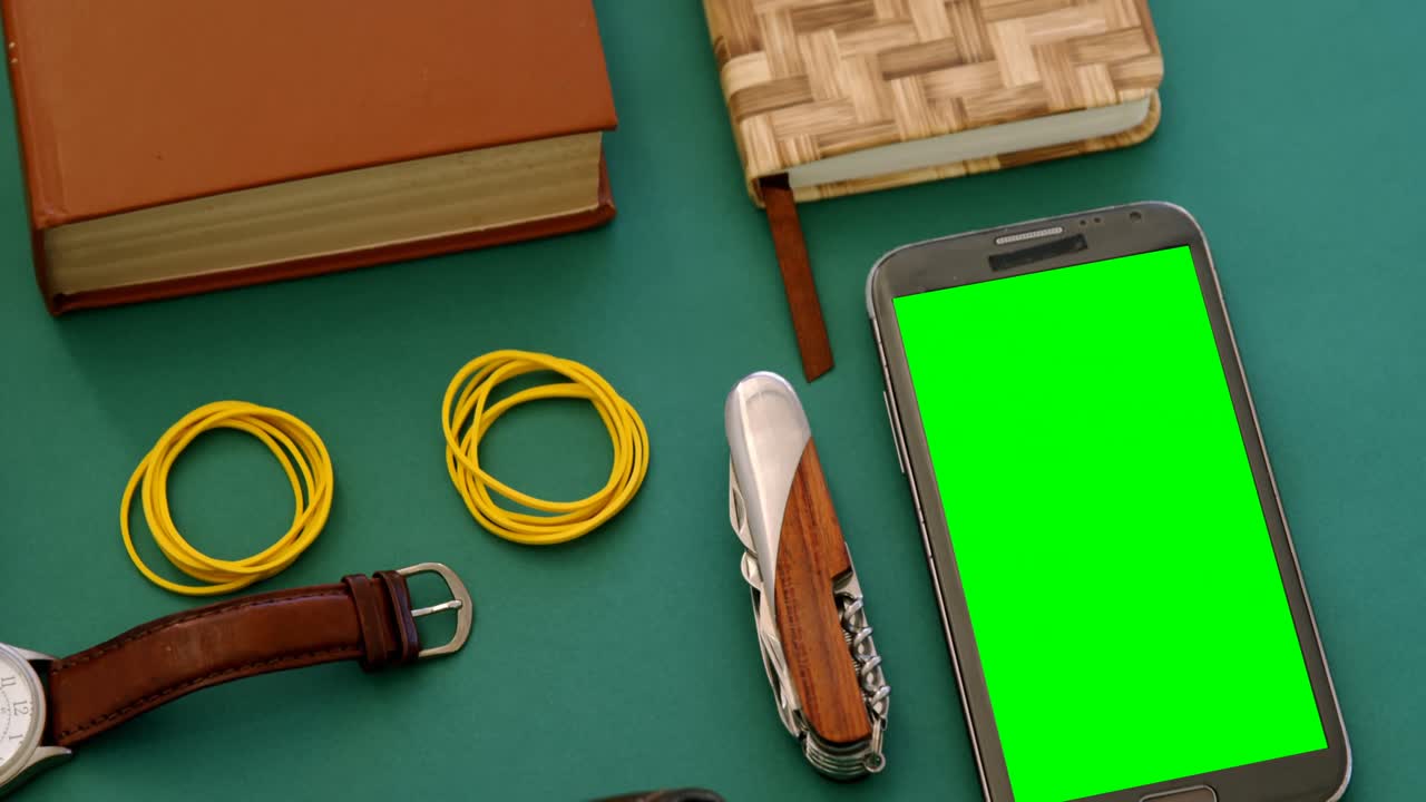 organizador, teléfono móvil, reloj de pulsera y suministros de oficina 4k