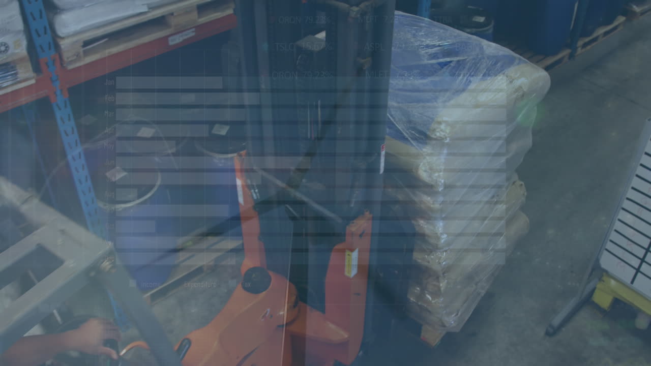 animación del procesamiento de datos sobre un trabajador masculino en un almacén