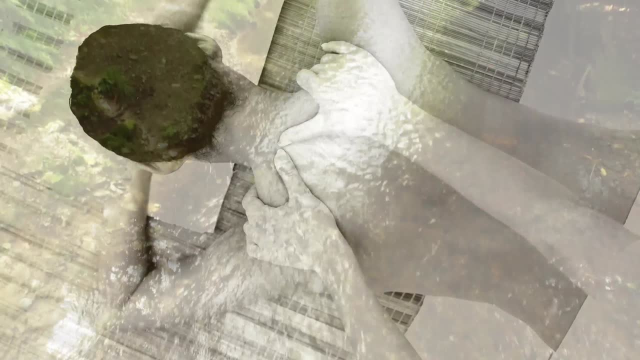 스파에서 휴식을 취하는 여자