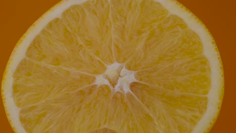 la fruta de la naranja girar. cerrar la carne de naranja