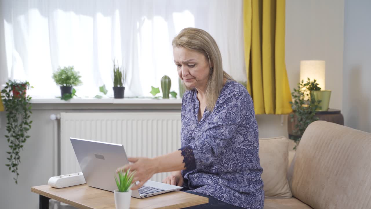 The battery suddenly dies while using the laptop.