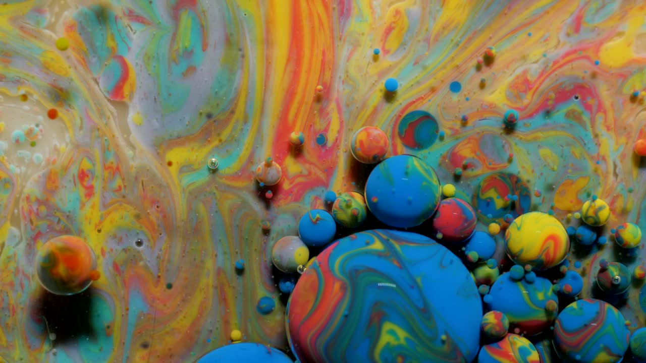 coloridas burbujas brillantes aceite hermosa pintura universo color movimiento multicolorido. pintura acrílica. universo espacial, física cuántica. fantástica superficie hipnótica. reacción química de metamorfosis.