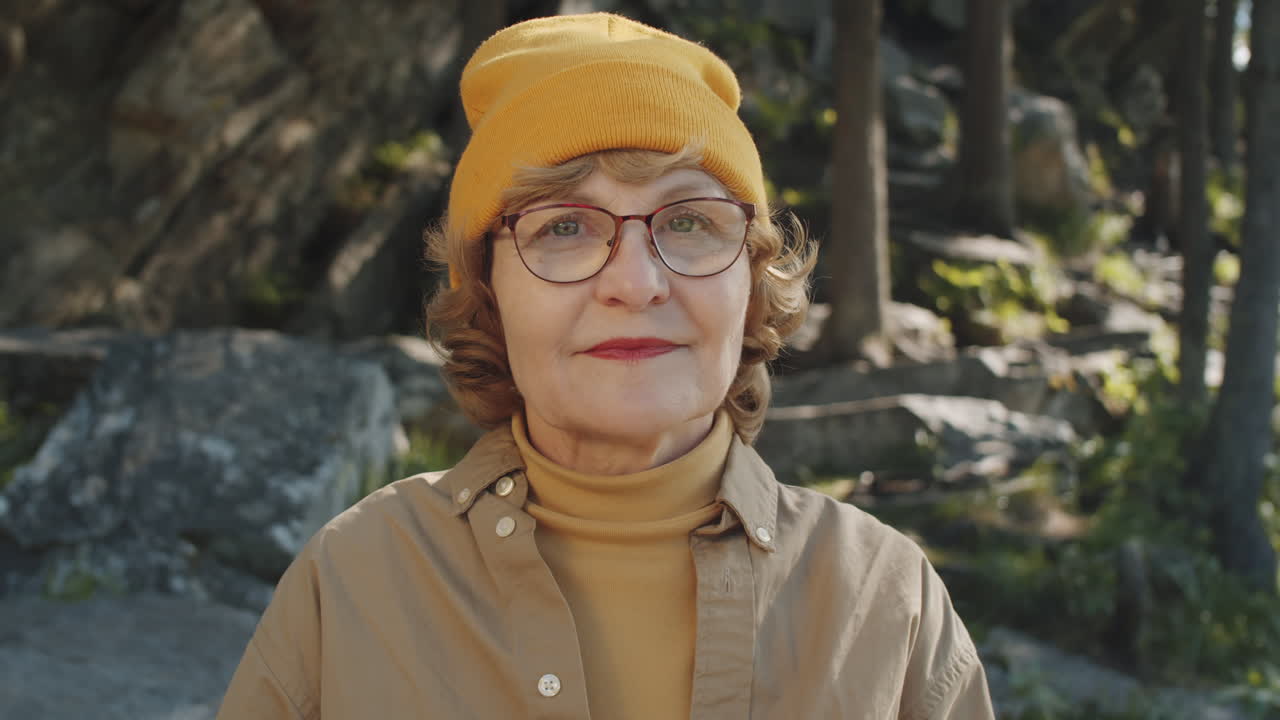 retrato de una mujer al aire libre