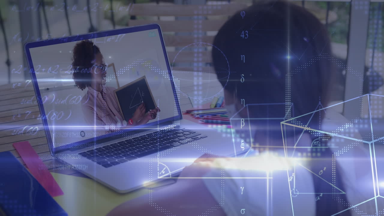animación de ecuaciones matemáticas sobre escolar caucásica en el portátil lección en línea