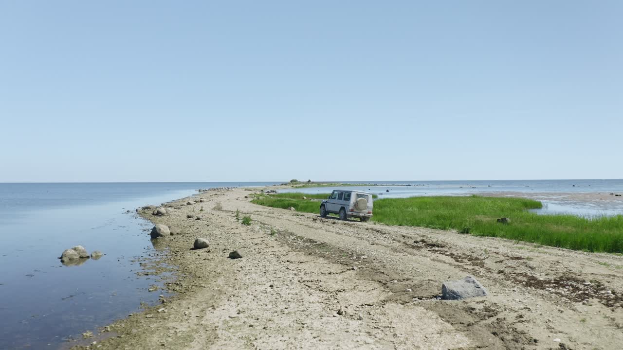 해변에서 오프로드 운전