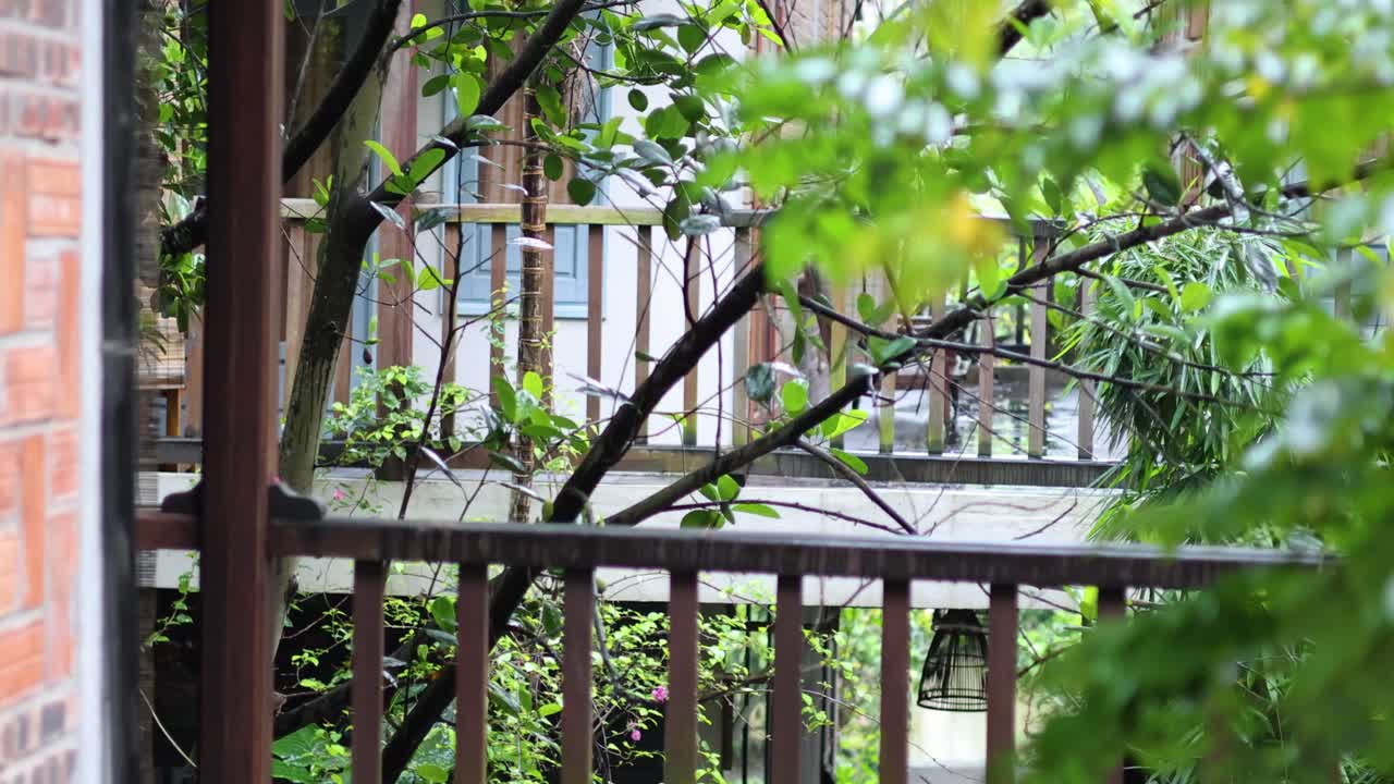 계절에 따라 변하는 창문 전망의 시간 경과