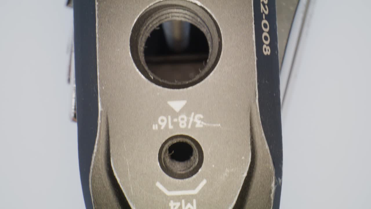 vista macro de primer plano de la tecla hexadecimal con la cámara moviéndose hacia arriba