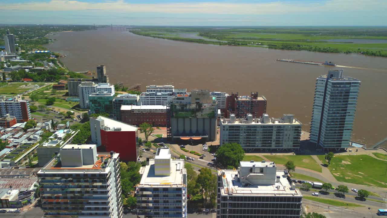 edificios del puerto norte rosario argentina provincia de santa fe imágenes aéreas con drones de la ciudad vistas del río paraná