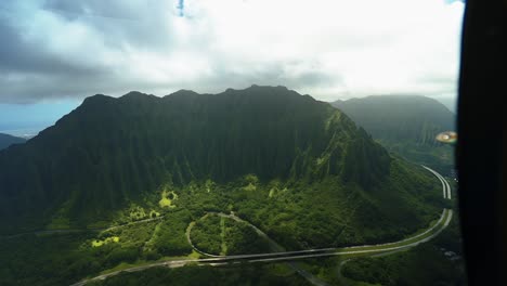 Estos-Son-Clips-Que-Fueron-Filmados-En-Un-Recorrido-En-Helicóptero-En-Oahu-Hawaii