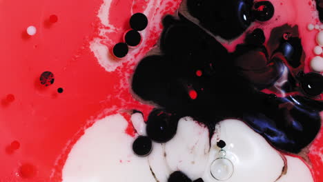 mezcla de pinturas acrílicas de color rojo y crema, fondo de arte fluido abstracto con el esquema de colores del día de san valentín