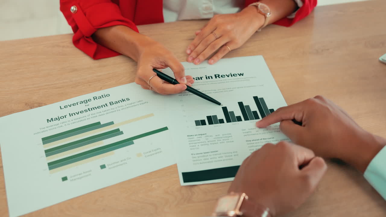 Consultant hands, investment