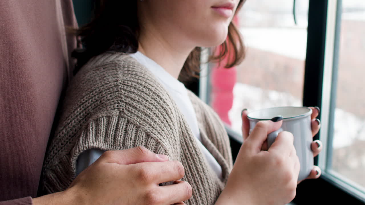 집에서 사랑에 빠진 커플