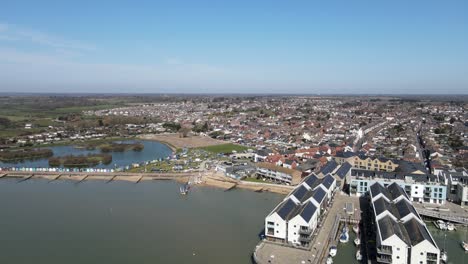 Brightlingsea-Essex-Luftaufnahmen-4k-Pull-Back-Enthüllung