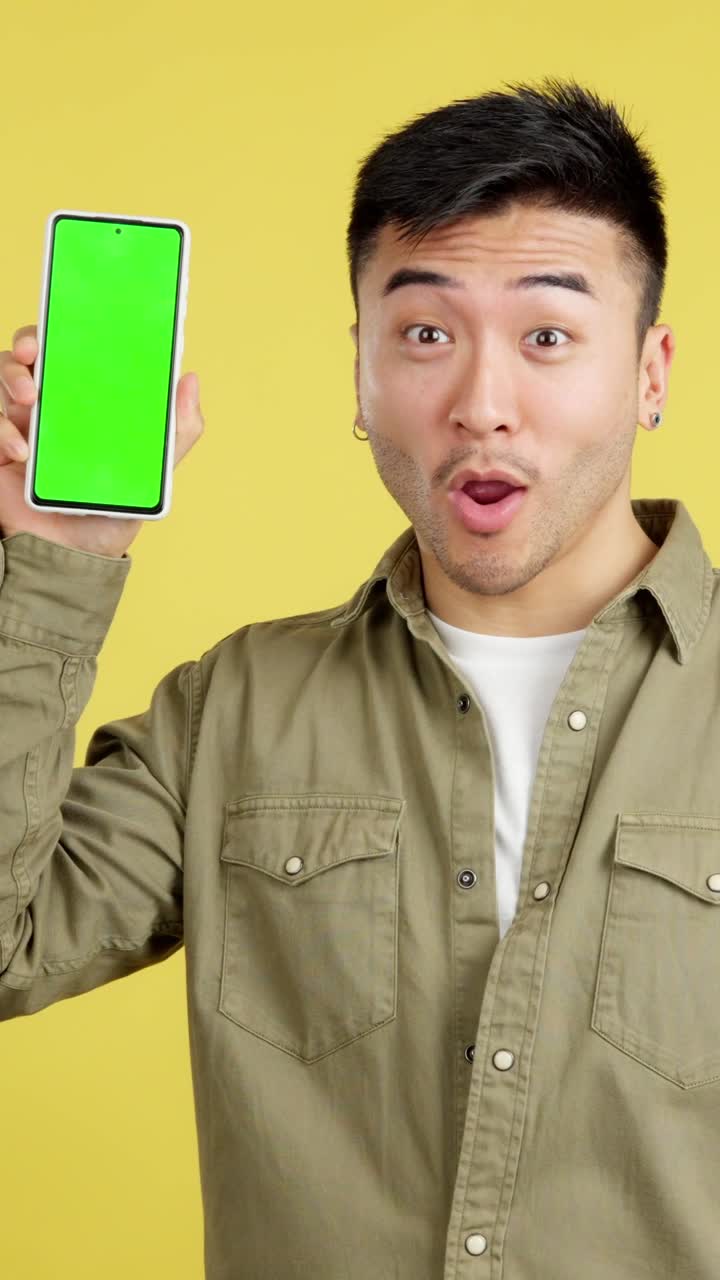 Man showing phone with green screen