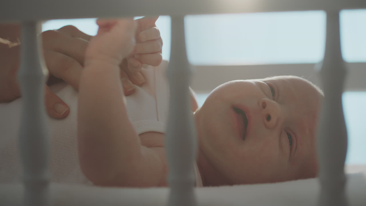 Neonato in culla