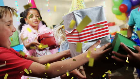 animación de confeti cayendo sobre niños diversos felices con caja de regalos corriendo en la fiesta