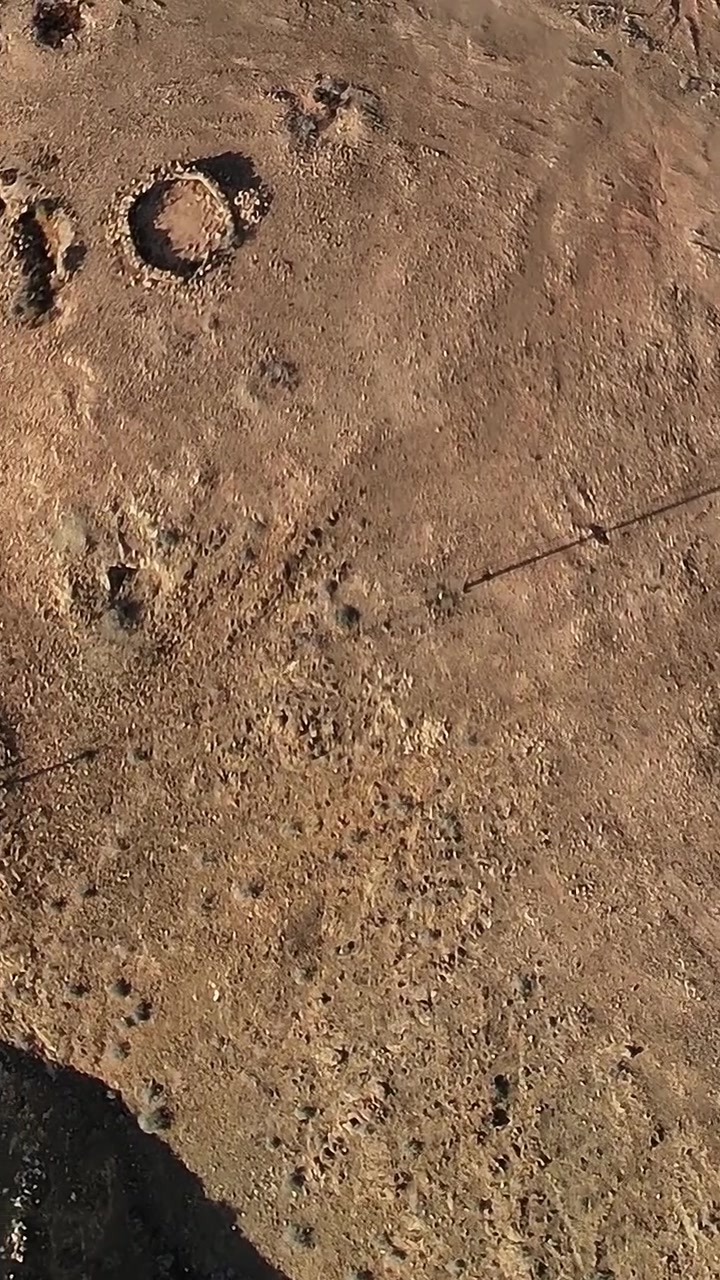 Vista aerea del paesaggio e della strada di Fuerteventura in Spagna.
