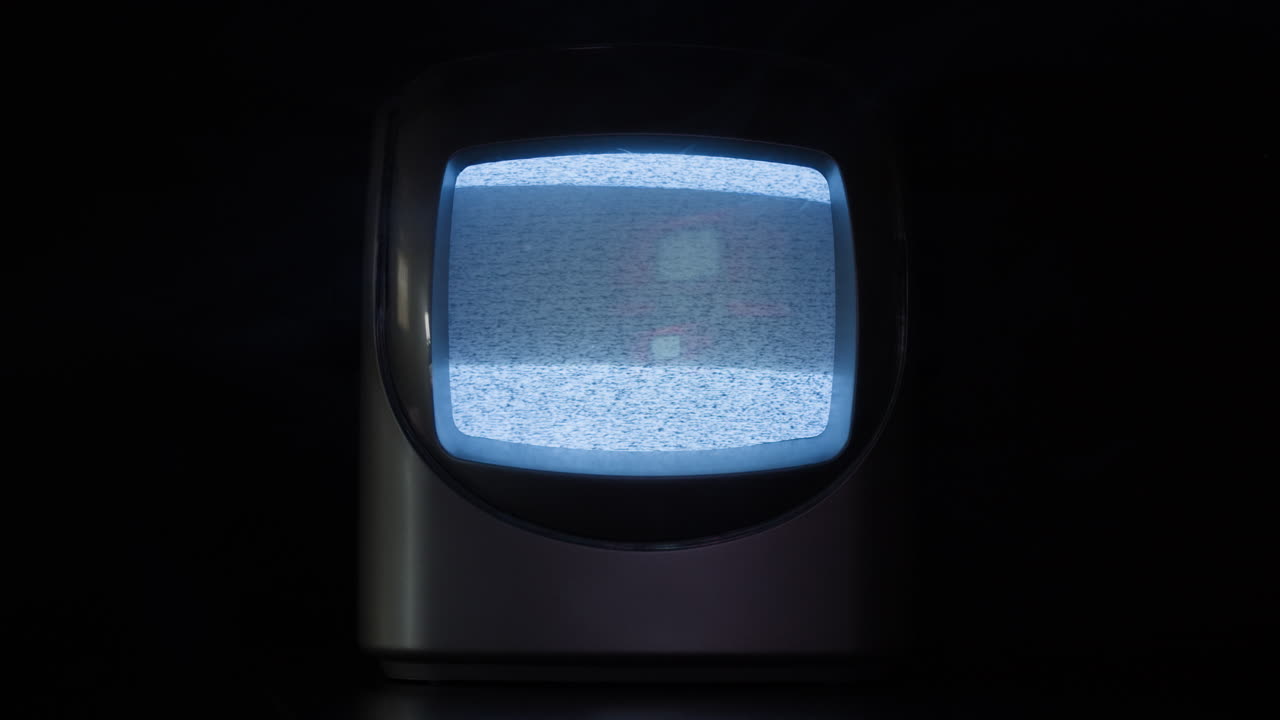 레트로 tv, 노스탈기적인 설정으로 빈티지 tv, 레트로 tv는 화면에 곡물을 표시합니다, 무서운 할로윈 밤 장치, 크로마 키 및 그린 스크린에 좋습니다.