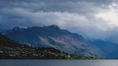 Zeitraffer-Des-Sees-Und-Der-Schneebedeckten-Berge-In-Queenstown-Vom-Driftaway-Campingplatz-Aus