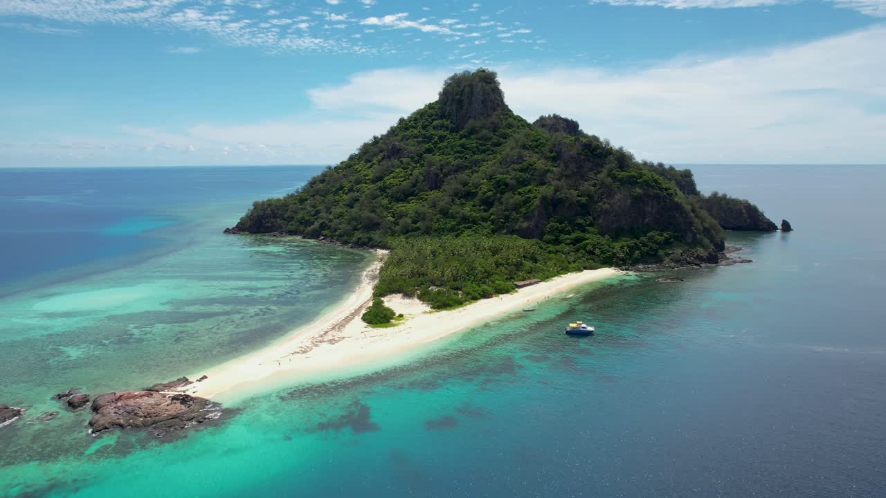 Monuriki island, filming location for Castaway Movie in Fiji- aerial fly in