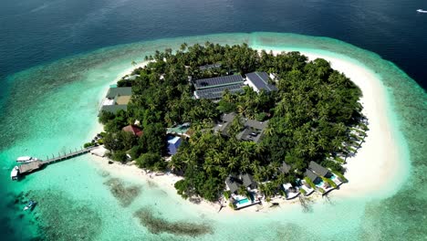 paraíso de la isla tropical - malahini kuda bandos, maldivas: avión no tripulado girar en sentido contrario a las agujas del reloj desde arriba, de media altura