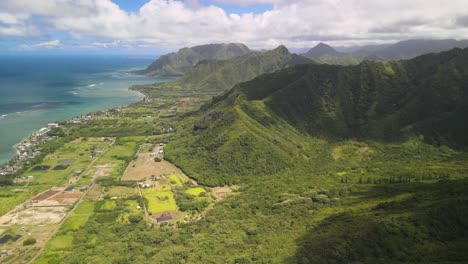 Panorámica-De-Algunas-De-Las-Grandes-Montañas-De-Hawai