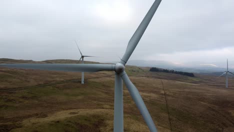 imágenes aéreas cinematográficas del parque eólico lambrigg, kendal cumbria reino unido