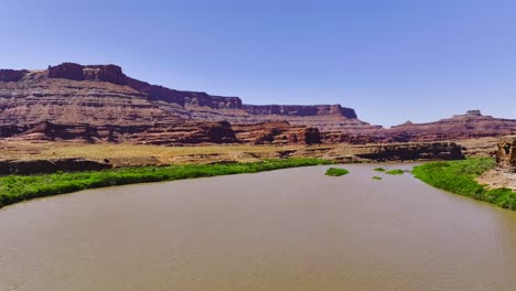 Blick-Auf-Den-Colorado-River-Vom-Chicken-Corners-Trail-Außerhalb-Von-Moab-Utah-Im-Sommer