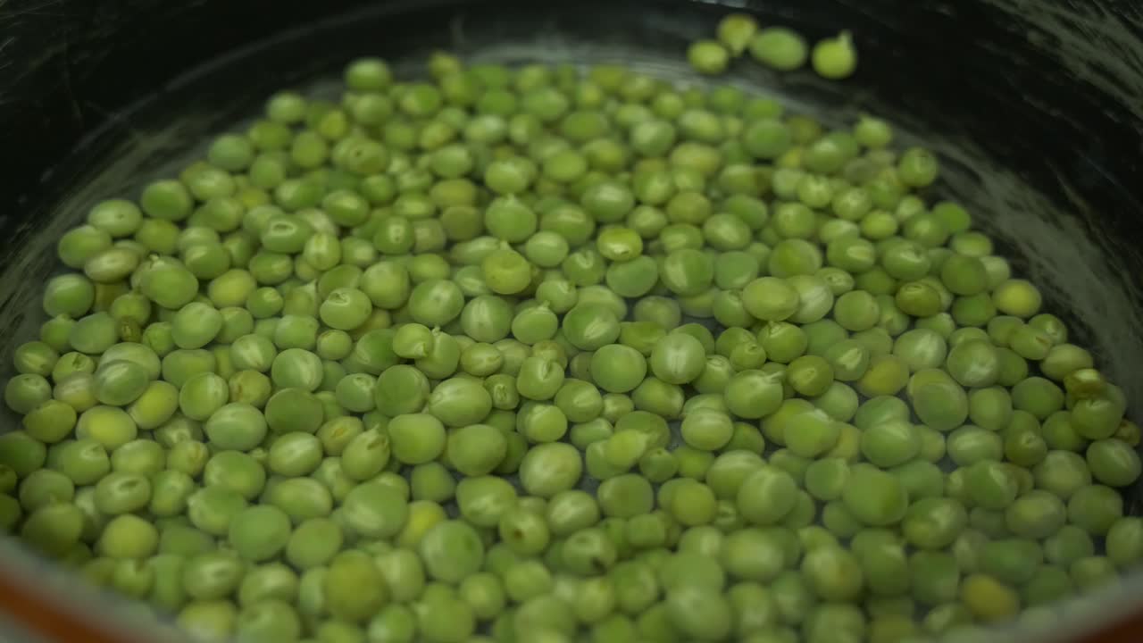 Boil green peas in hot water