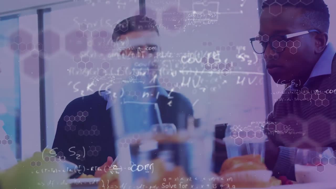 회의에서 전자 장치를 사용하는 동료들보다 과학 데이터 처리와 디지털 인터페이스