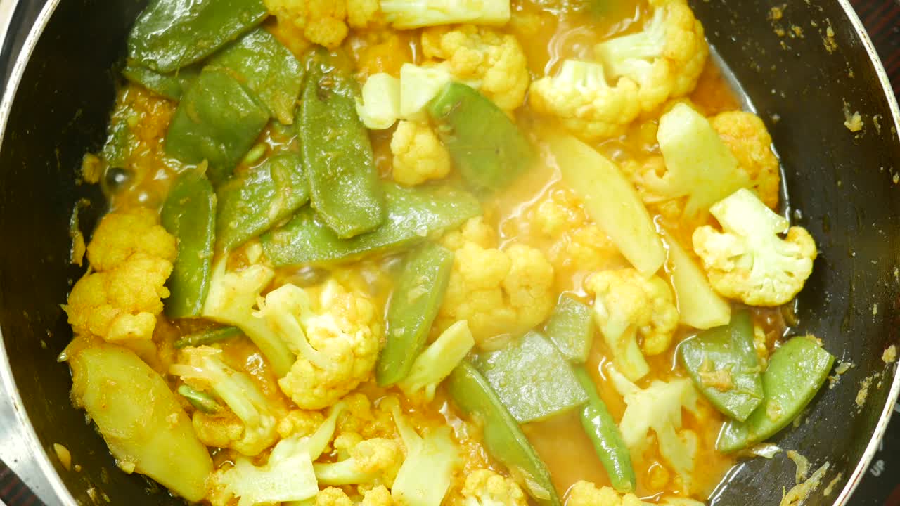 cocción de curry de verduras