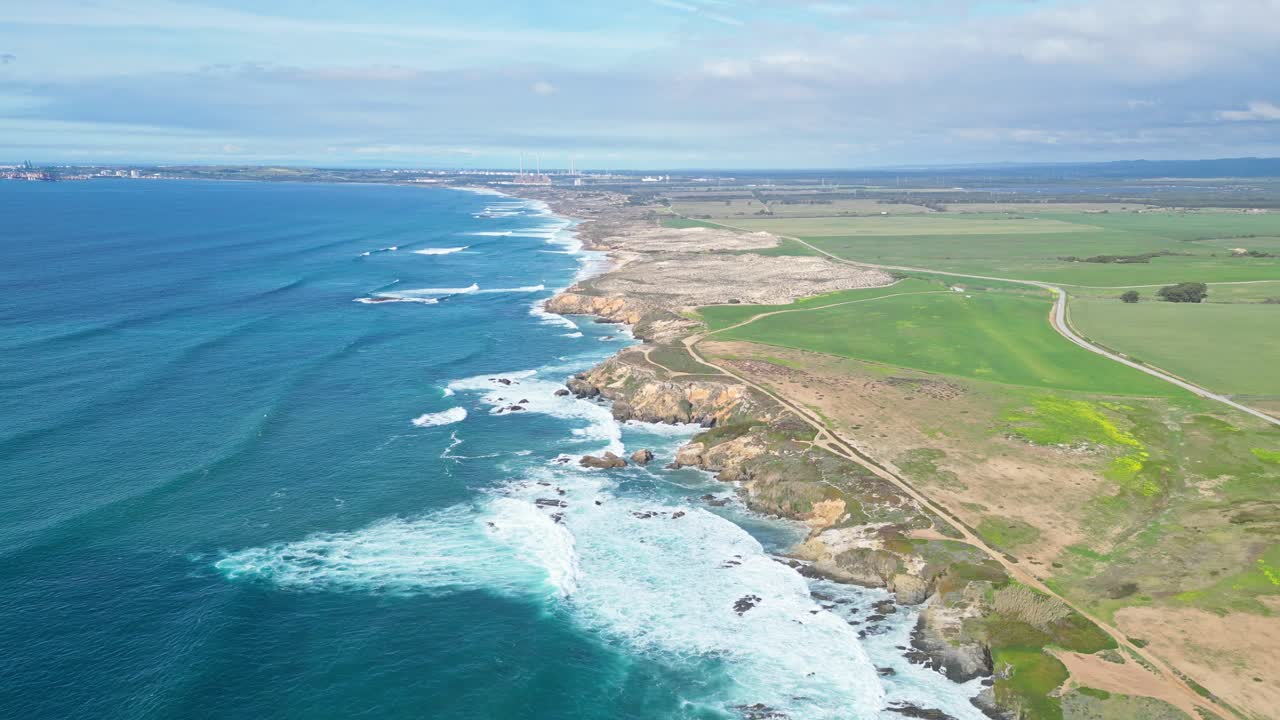Coastal cliffs and waves in Portugal’s Alentejo, Praia de Samoqueira, scenic view