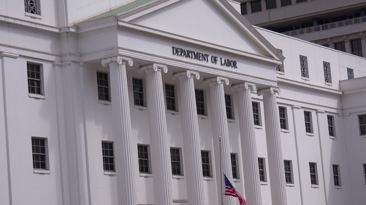 우아한 건물에는 몽고메리에 있는 앨라배마 주 노동부가 있습니다.