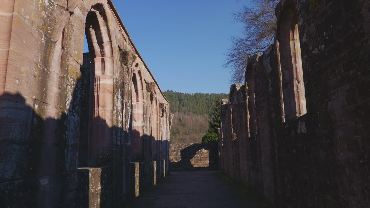 4k에서 바덴바덴에서 발견된 암흑기 교회 유적