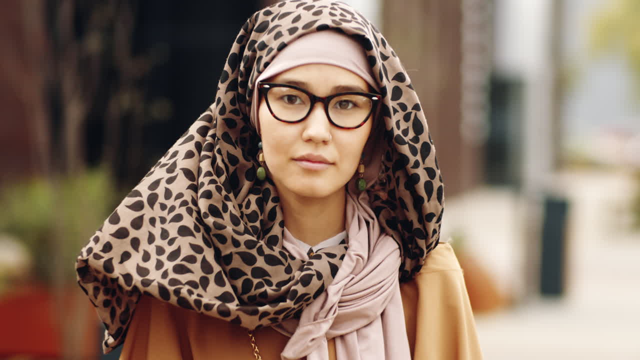 retrato de una mujer de oriente medio