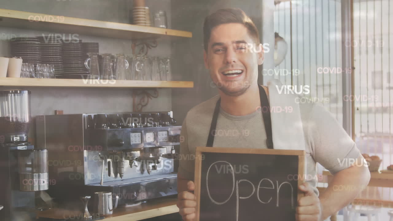 animación de palabras flotantes de covid-19 flotando sobre un feliz cocinero caucásico