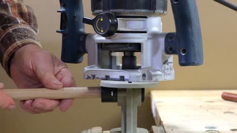 making bolt thread on wooden dowel using electric router and jig