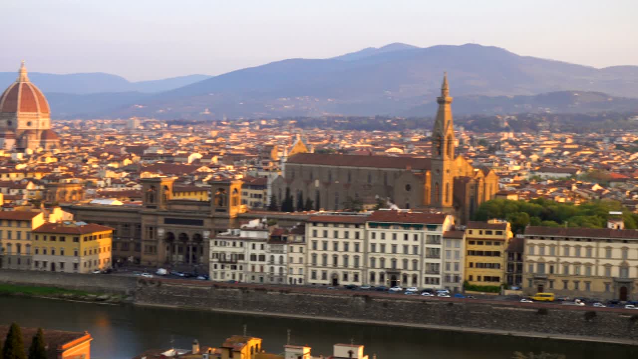Vista di Firenze all'alba dal punto panoramico