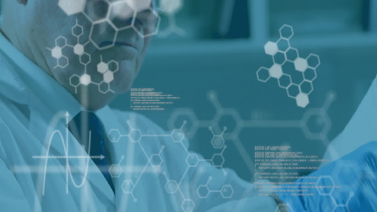animação de processamento de dados científicos sobre cientista caucasiano no laboratório.
