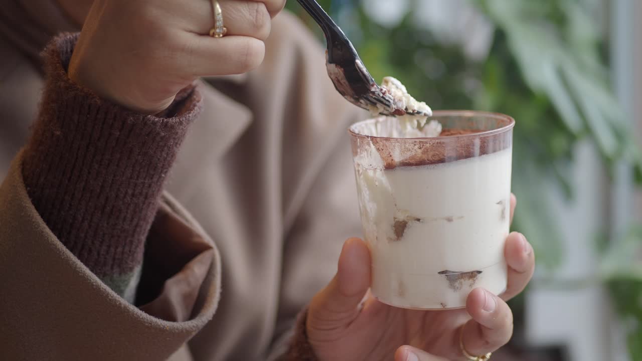 Una tazza di tiramisù
