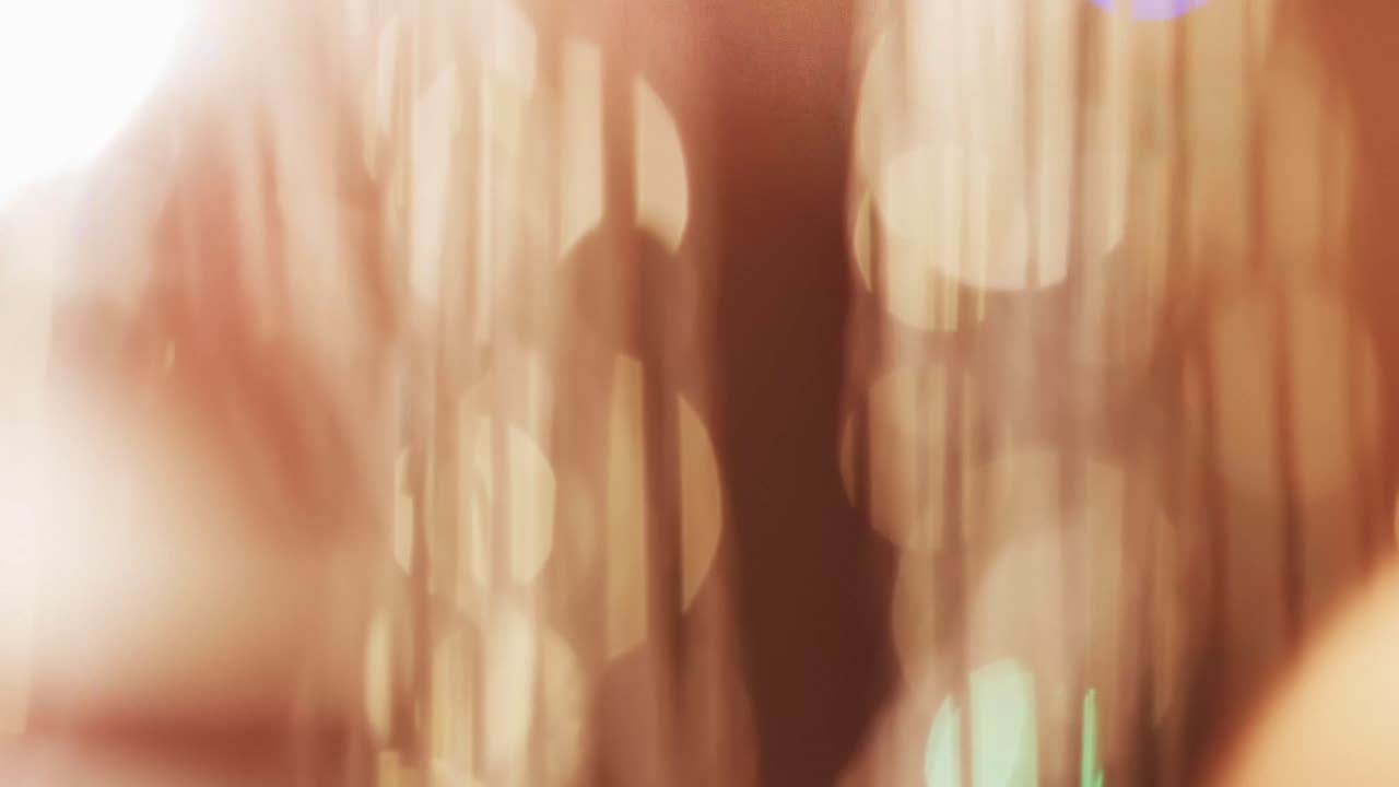 video de puntos de luz bokeh amarillos parpadeantes con espacio de copia