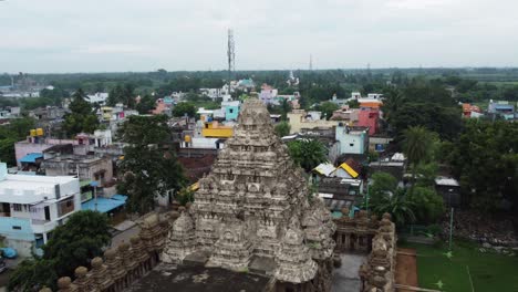 Pull-back-shot-of-Kailasanathar-temple-in-Kanchipuram,-Tamil-Nadu
