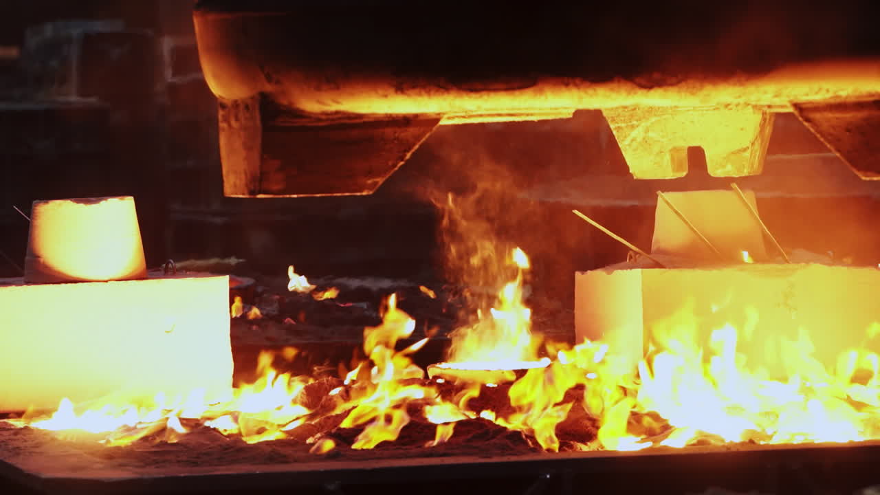 процесс литья расплавленных металлов