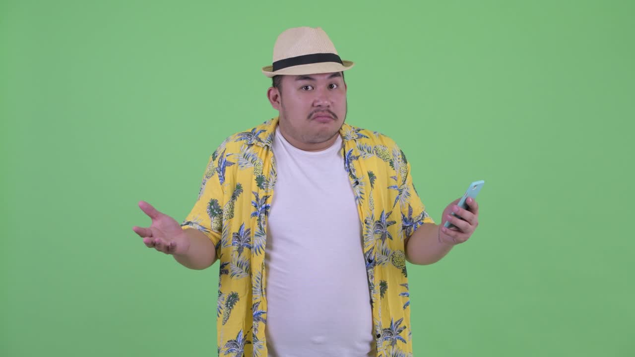 joven, guapo y gordo turista asiático