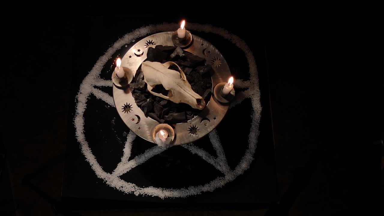 오컬트 상징의 은유적인 죽은 생명