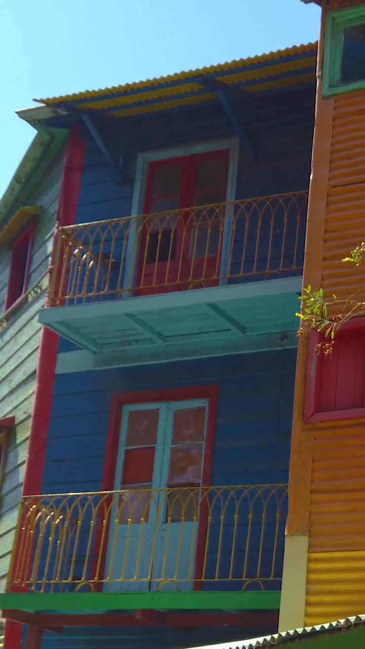 Caminito La Boca Casas Coloridas e Fachadas Vibrantes Vertical Buenos Aires Argentina destino de viagem